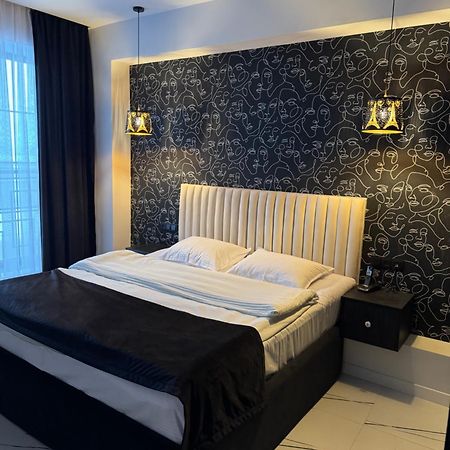 Lux Plaza Hotel P'arak'ar Exterior photo