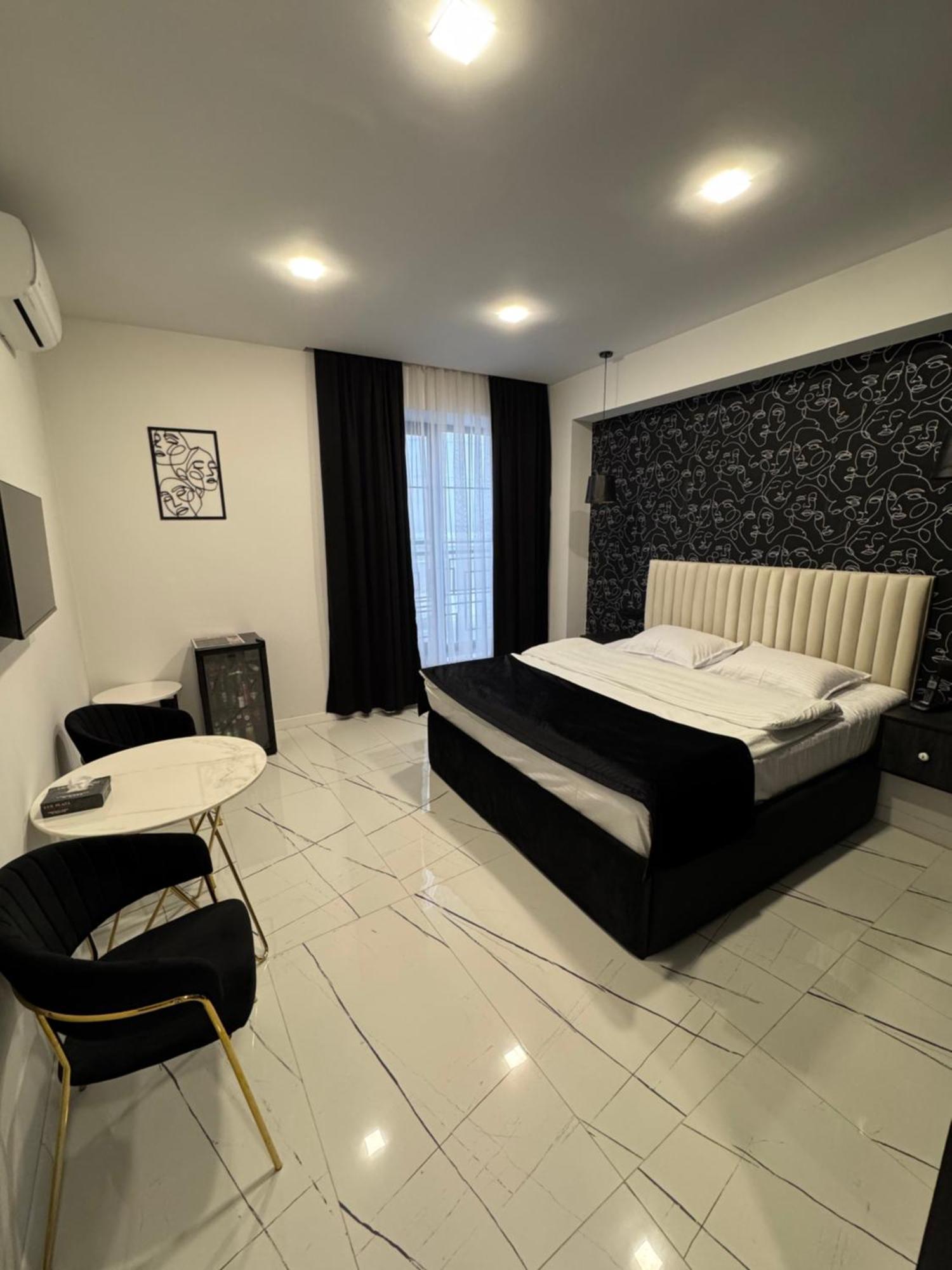 Lux Plaza Hotel P'arak'ar Exterior photo