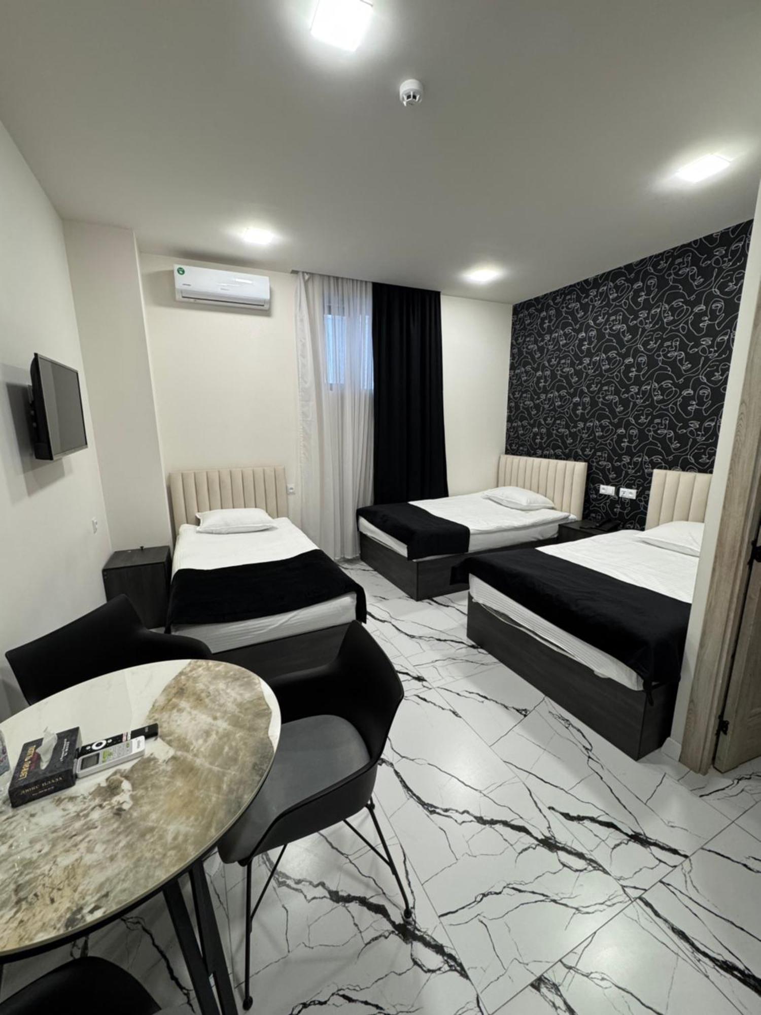 Lux Plaza Hotel P'arak'ar Exterior photo